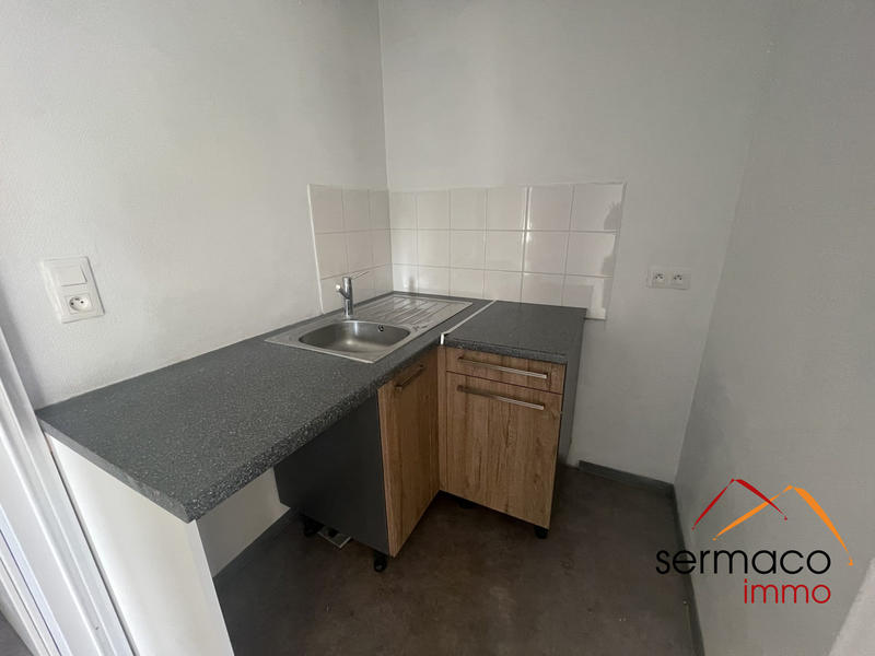 Local commercial - 121 m² - 9 pièces