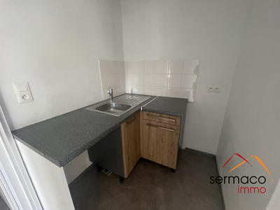 Local commercial - 121 m² - 9 pièces