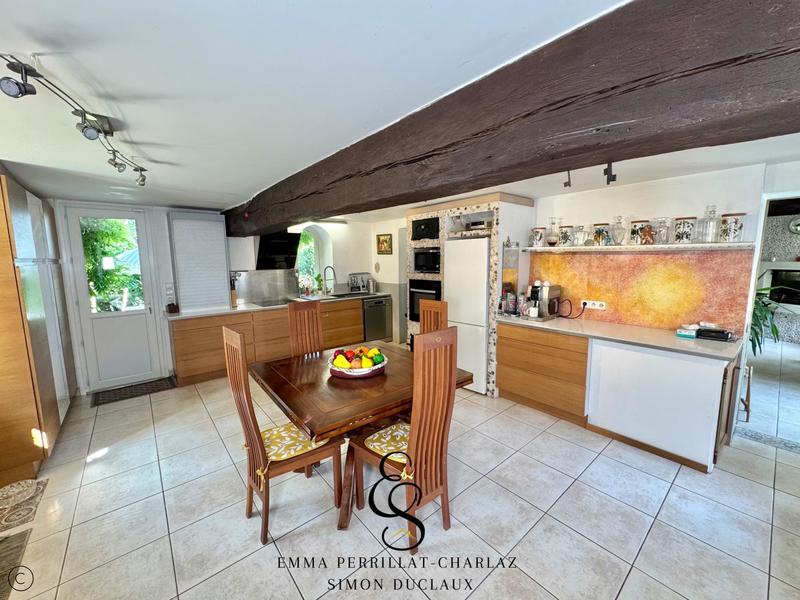 Maison - 400 m² - 16 pièces