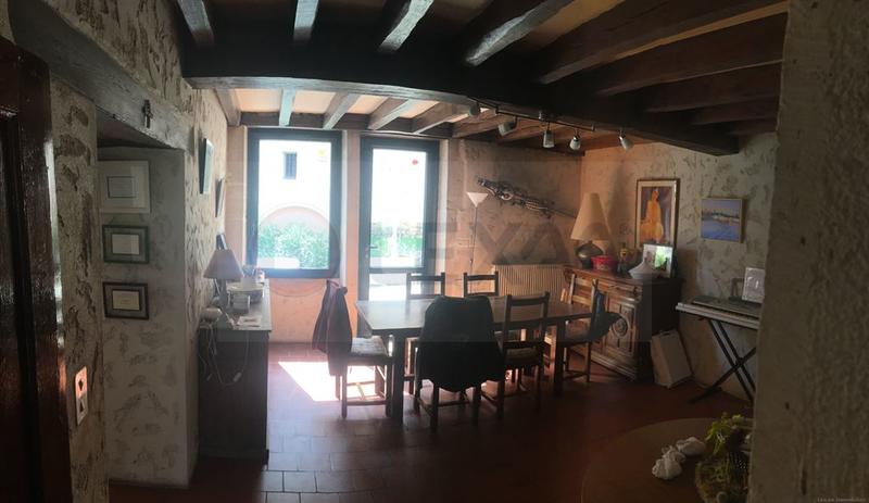 Maison - 240 m² - 6 pièces