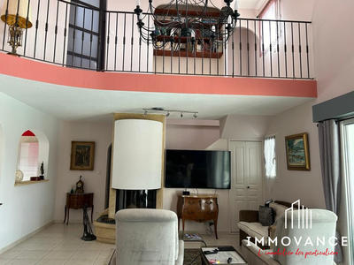 Villa - 200 m² - 6 pièces