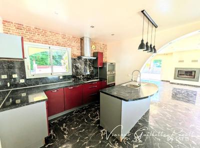 Maison - 172 m² - 5 pièces