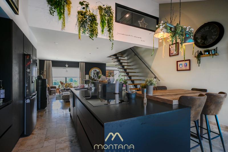 Maison - 225 m² - 7 pièces