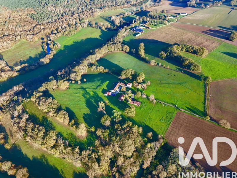 Maison - 706 m² - 16 pièces