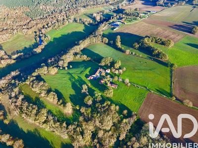 Maison - 706 m² - 16 pièces