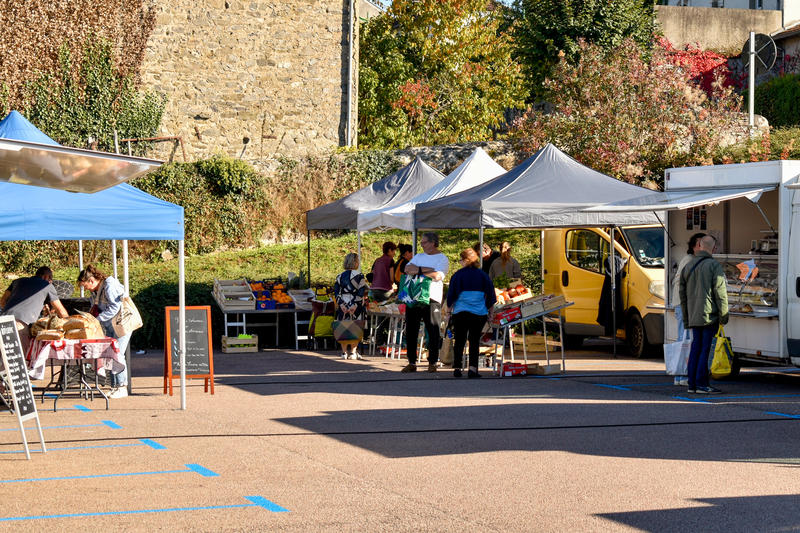 Marché hebdomadaire de Bosmie l'Aiguille