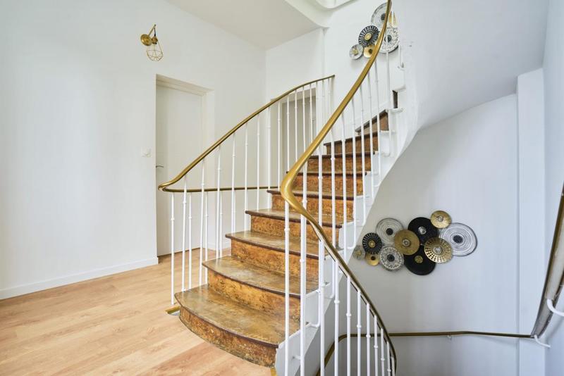 Maison - 274 m² - 12 pièces