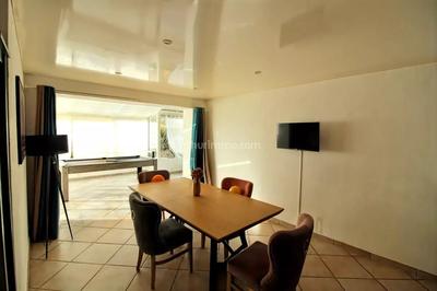 Maison - 195 m² - 7 pièces