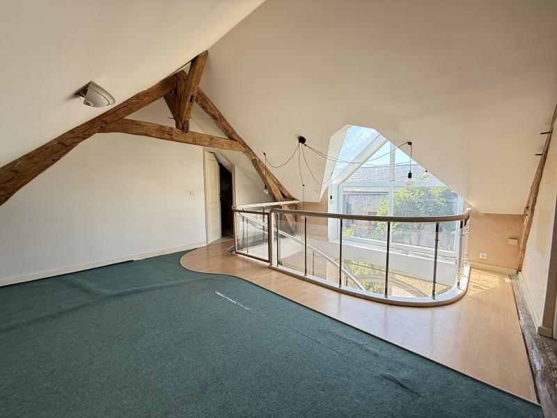 Maison - 210 m² - 11 pièces