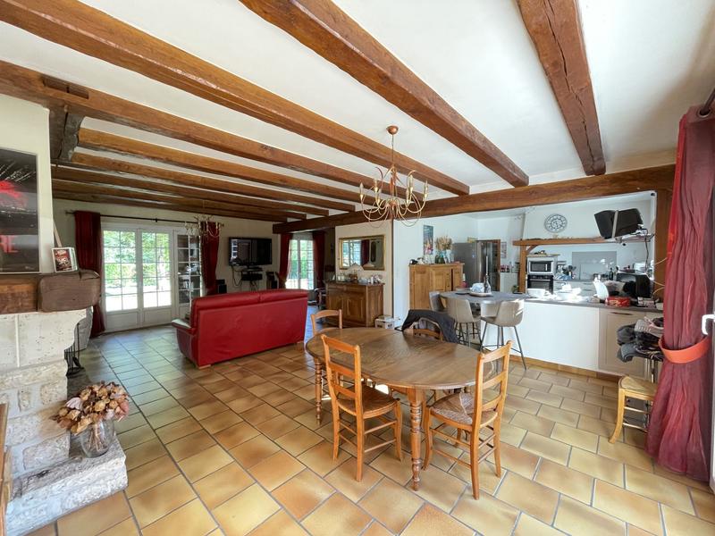 Maison traditionnelle - 220 m² - 7 pièces