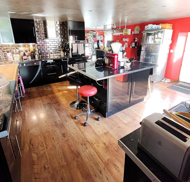 Maison - 275 m² - 10 pièces