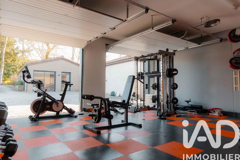 Maison - 395 m² - 12 pièces