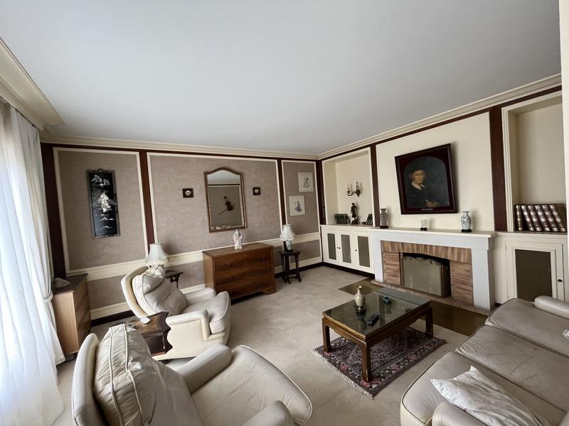 Maison - 230 m² - 6 pièces