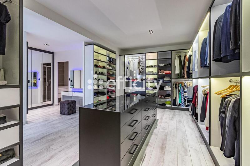 Pavillon - 200 m² - 6 pièces