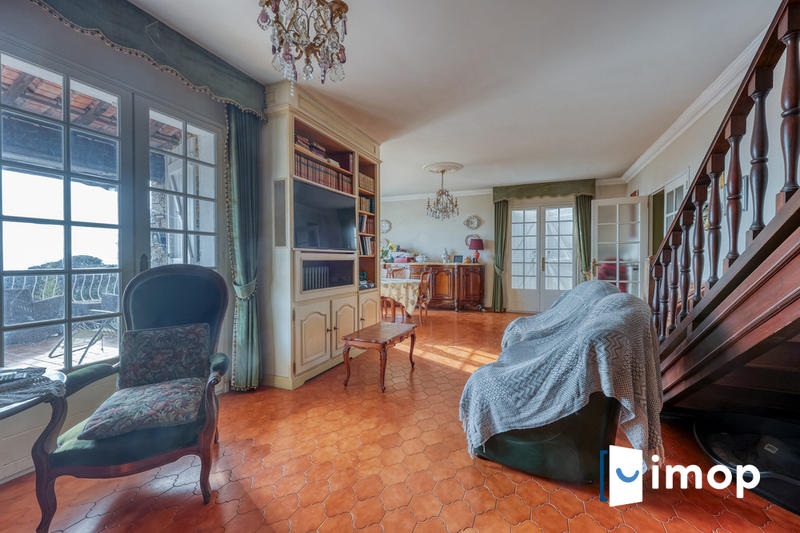 Villa - 201 m² - 11 pièces