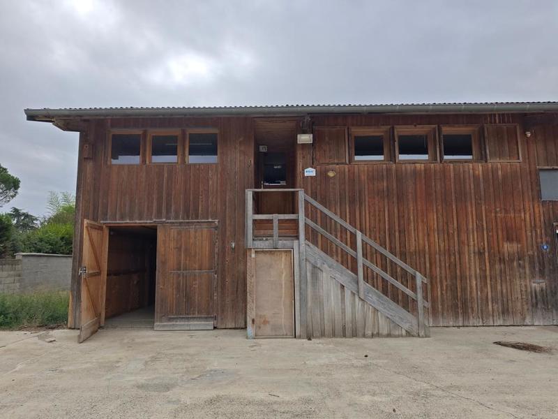 Local d'activité / Entrepôt - 180 m² - 6 pièces
