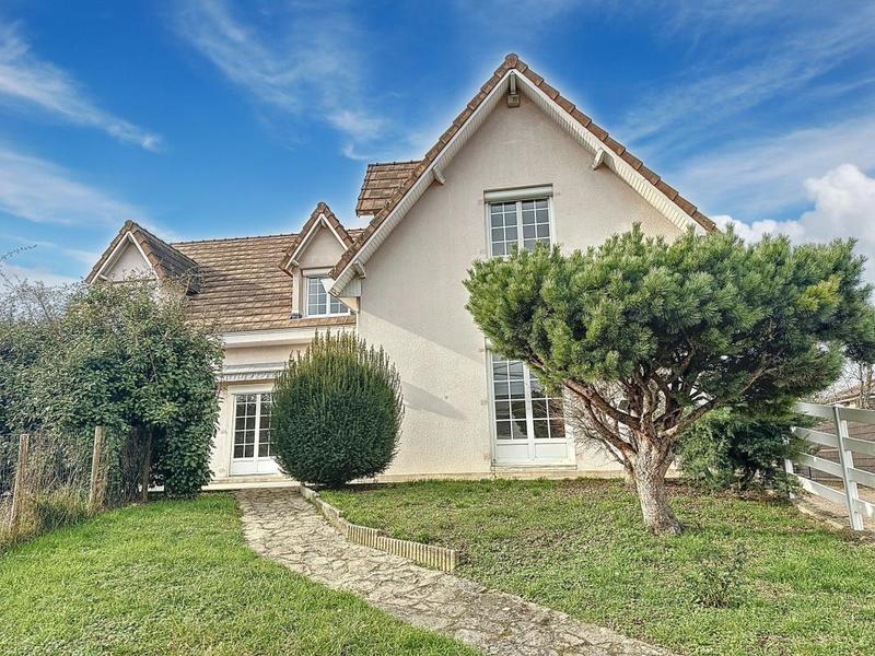 Maison - 210 m² - 6 pièces