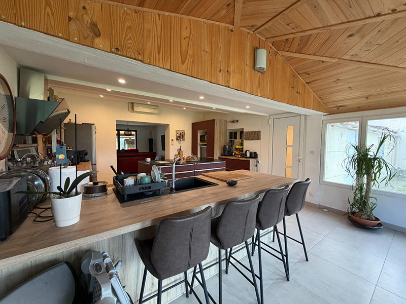 Maison - 300 m² - 9 pièces