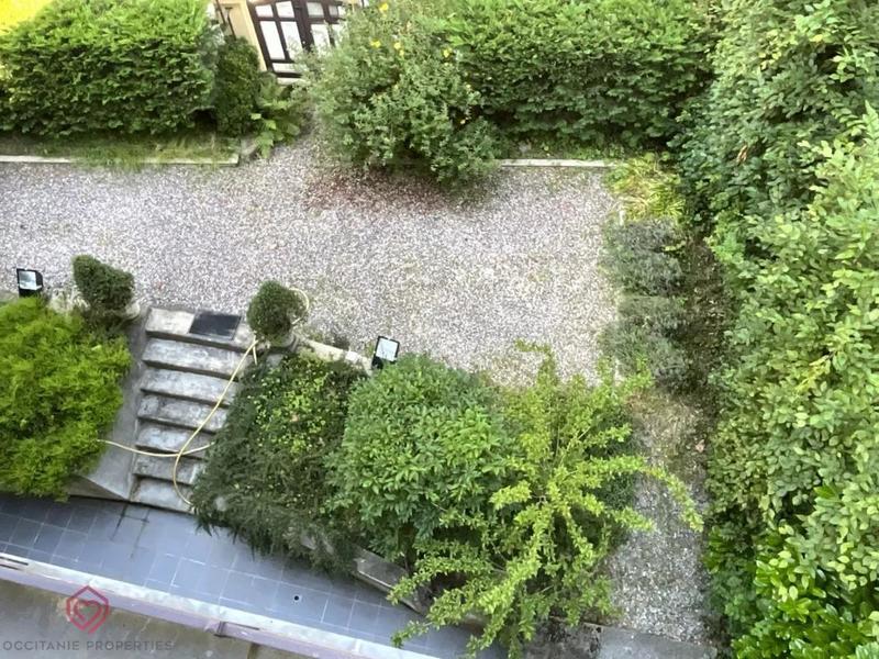 Propriété - 302 m² - 10 pièces