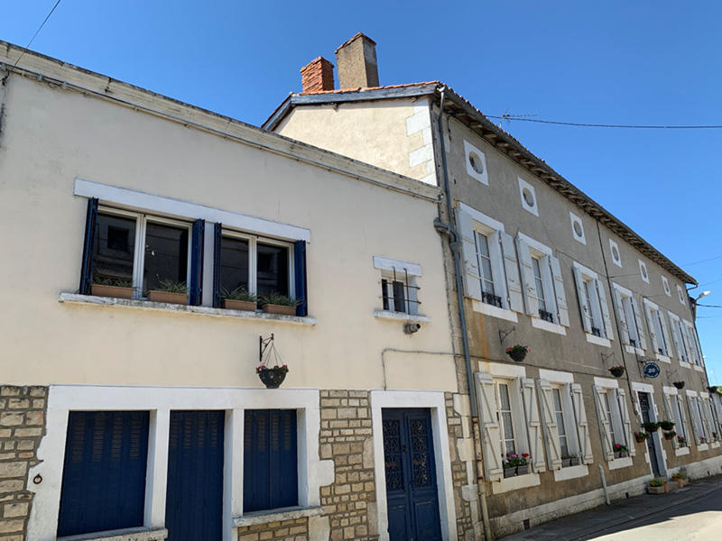 Maison - 325 m² - 13 pièces