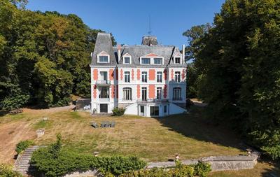 Château - 1 500 m² - 34 pièces