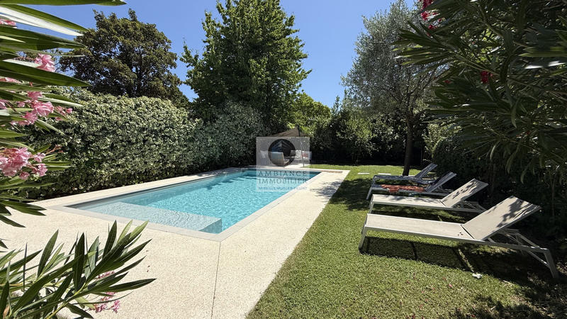 Maison - 280 m² - 10 pièces