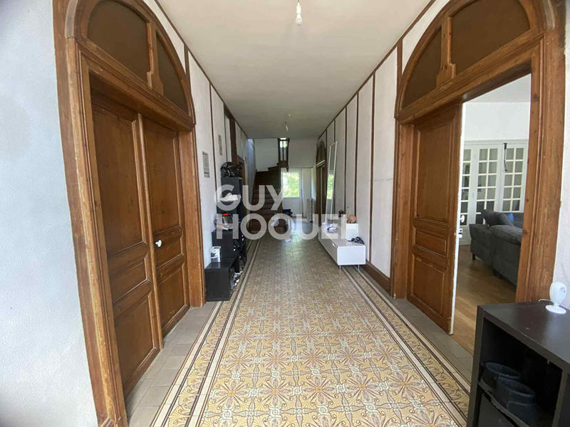 Maison - 240 m² - 12 pièces