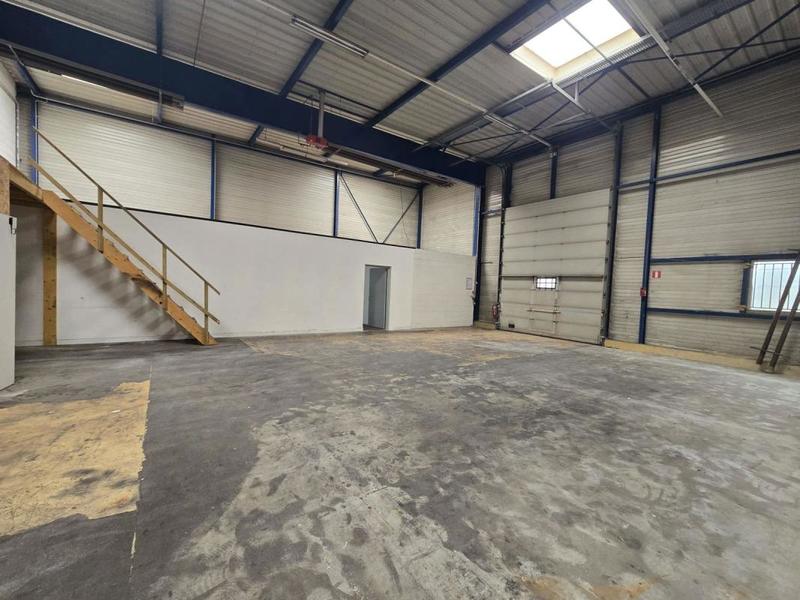 Local d'activité / Entrepôt - 1 043 m²