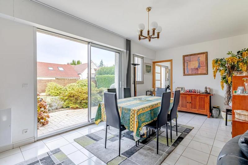 Maison - 180 m² - 8 pièces
