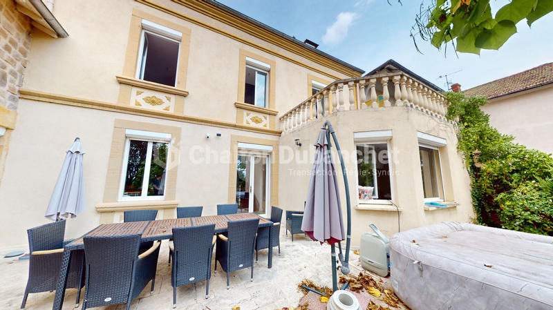 Maison - 310 m² - 8 pièces