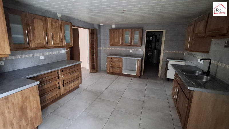 Maison - 220 m² - 7 pièces