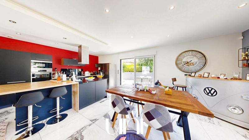 Maison - 206 m² - 6 pièces