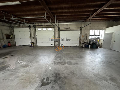 Parking / Garage - 215 m²