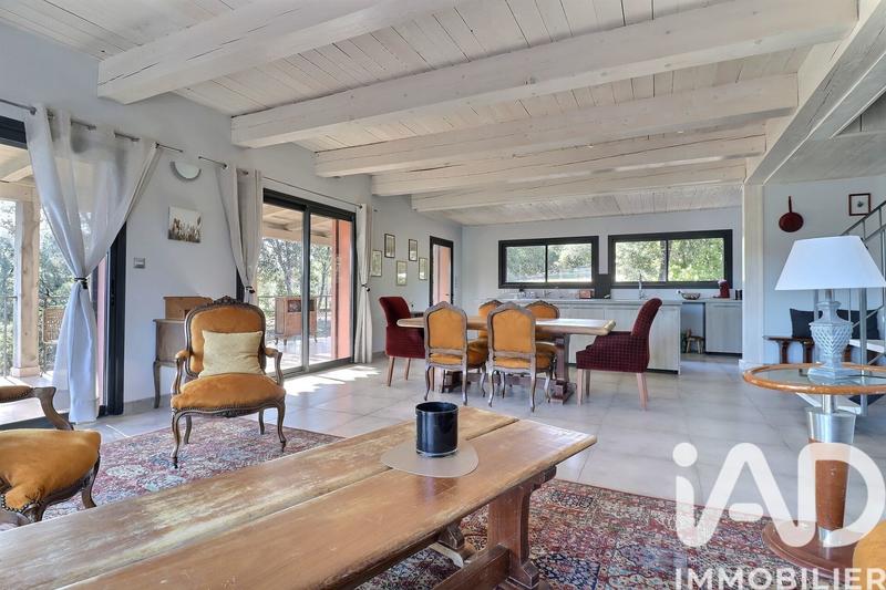 Maison - 305 m² - 10 pièces