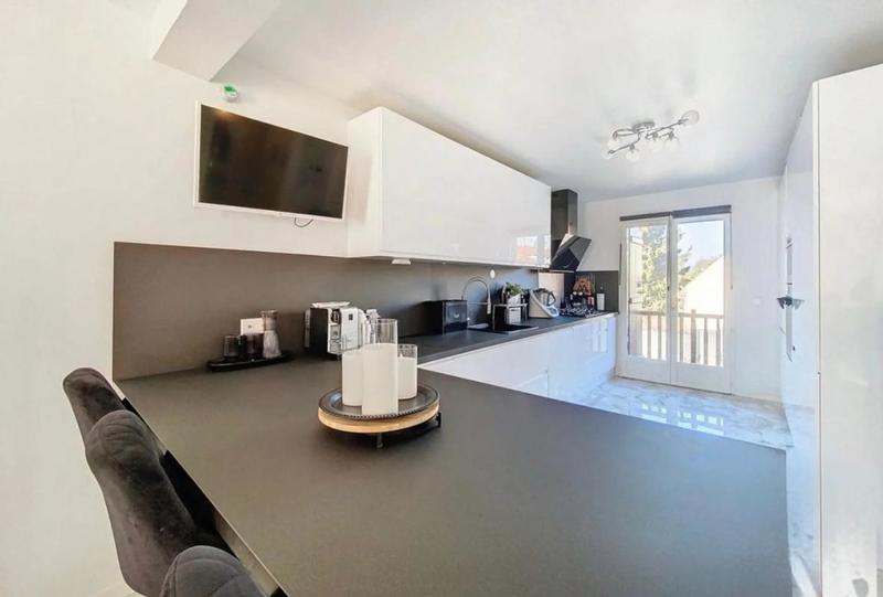 Maison - 200 m² - 6 pièces