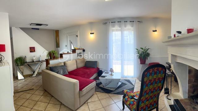 Maison traditionnelle - 94 m² - 9 pièces