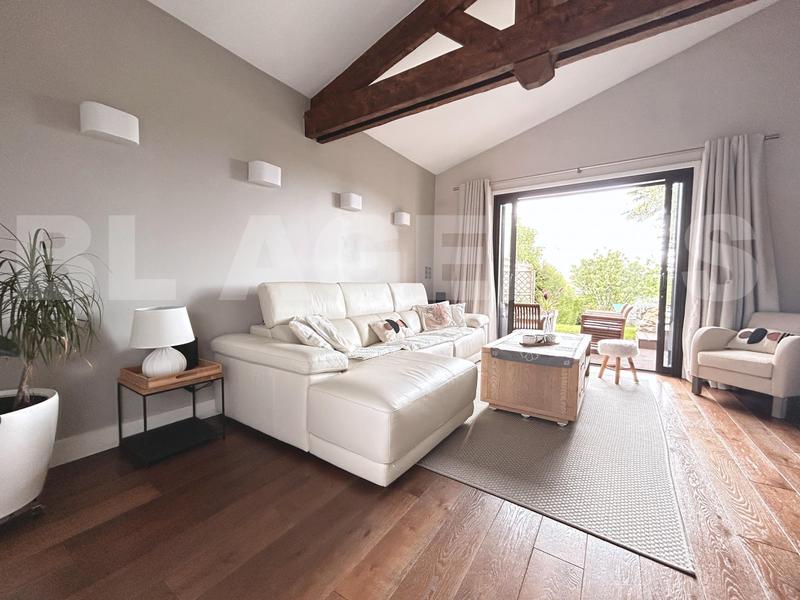 Maison contemporaine - 219 m² - 6 pièces