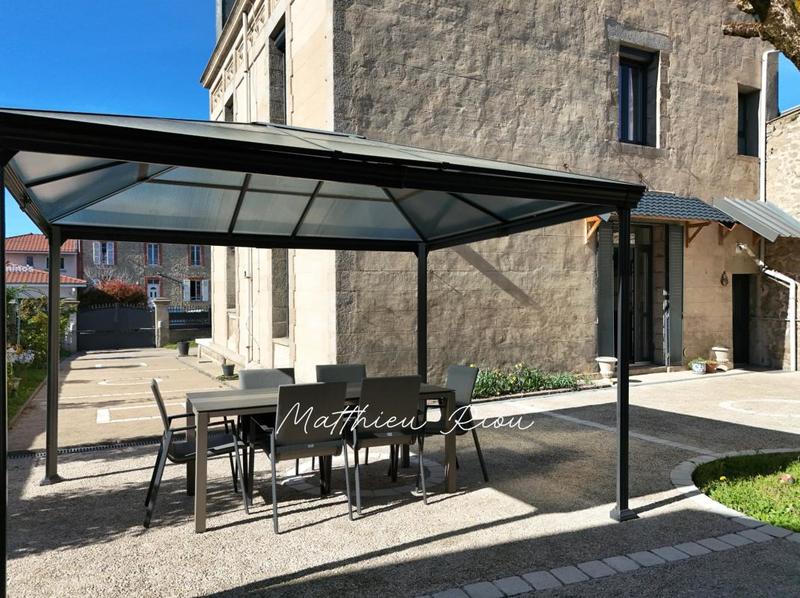 Maison - 225 m² - 7 pièces