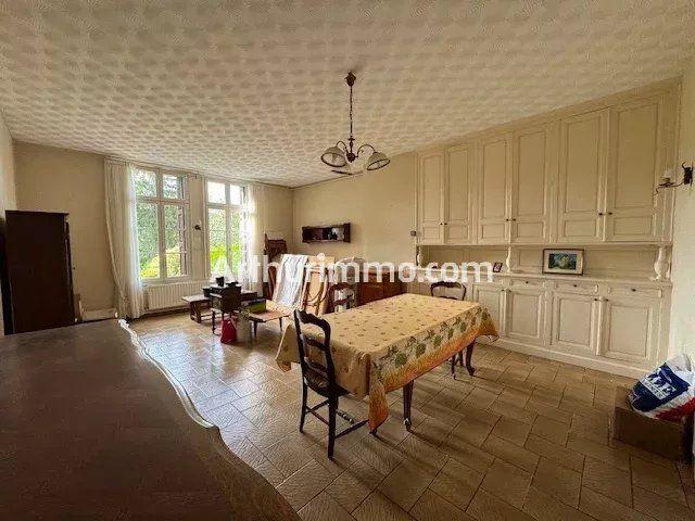 Maison - 186 m² - 9 pièces
