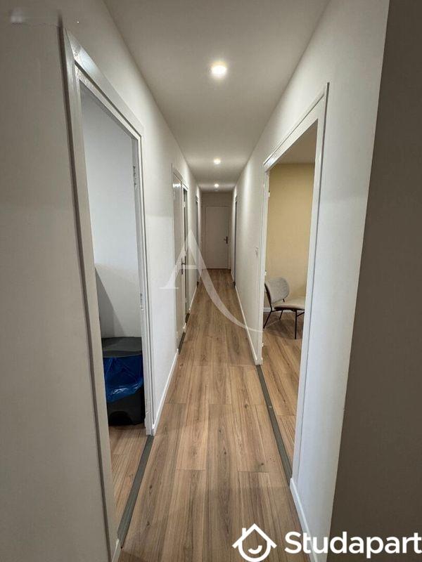 Chambre - 11 m² - 1 pièce