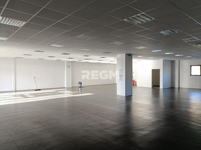 Local commercial - 298 m²