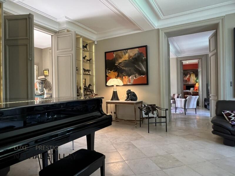 Maison de maîtres - 380 m² - 11 pièces