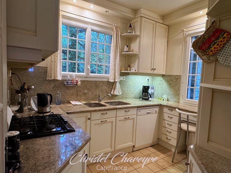 Maison - 196 m² - 8 pièces