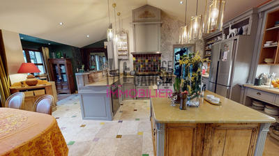 Maison - 223 m² - 9 pièces