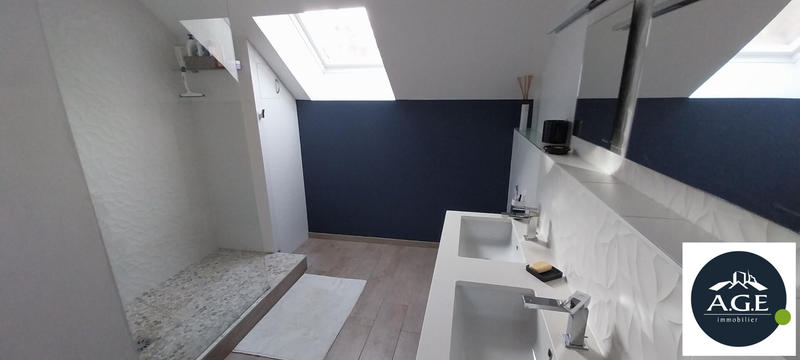 Maison - 200 m² - 5 pièces