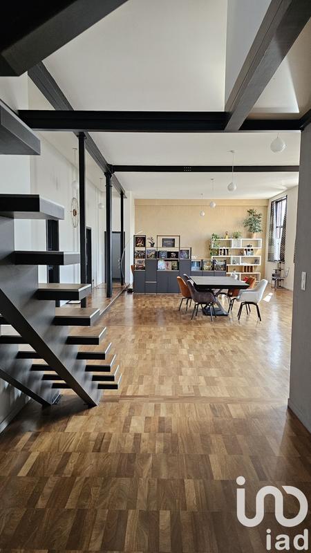 Loft - 243 m² - 5 pièces
