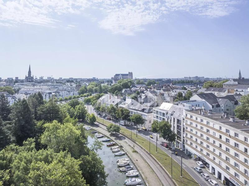 Appartement - 98 m² - 5 pièces