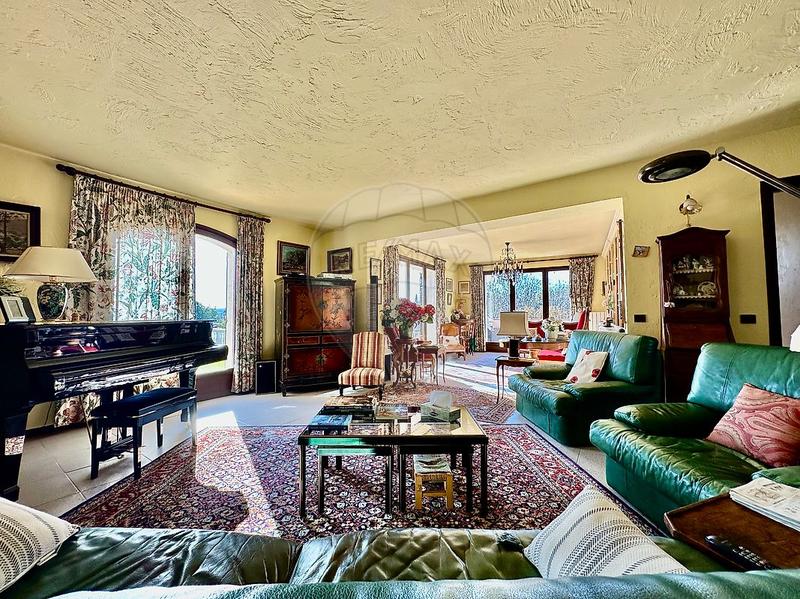 Propriété - 307 m² - 10 pièces