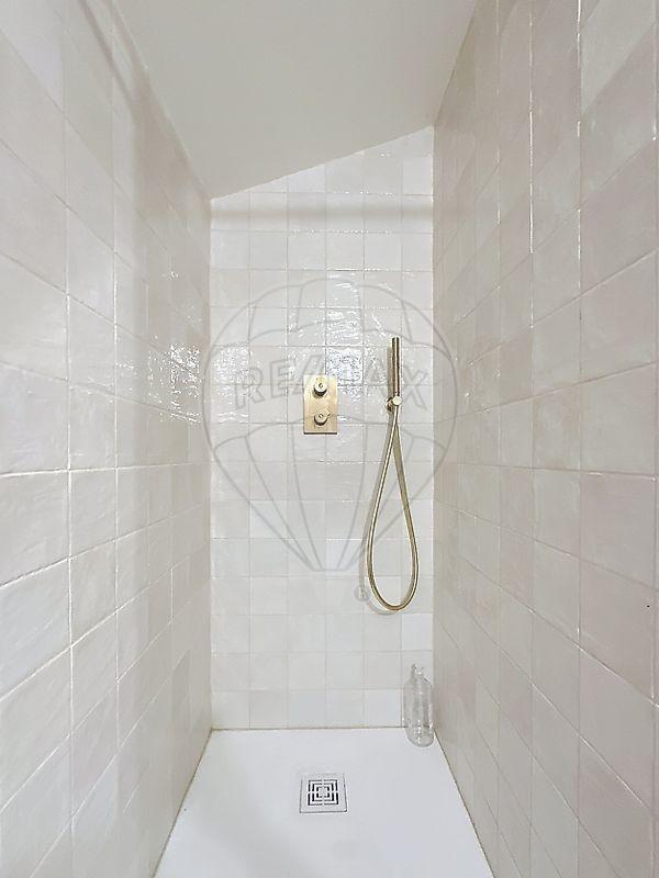 Maison - 243 m² - 8 pièces