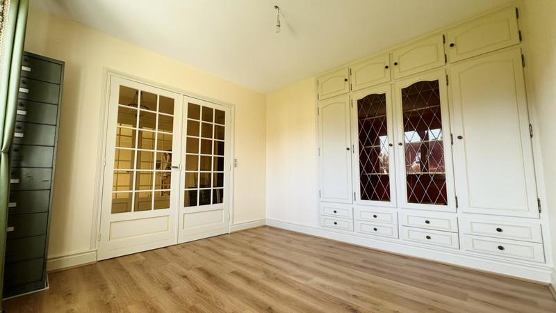 Pavillon - 160 m² - 7 pièces